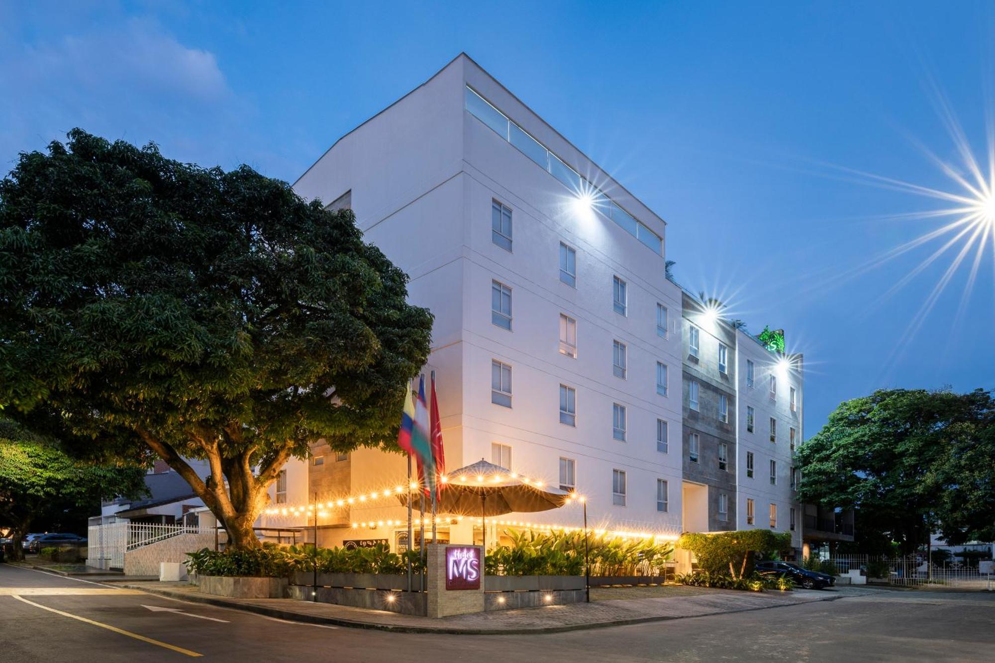 Hotel Ms Ciudad Jardin Cali Bagian luar foto